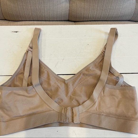 AR: Basics Nude Nursing Bra Sz S/P Soft No lining - Picture 2 of 5